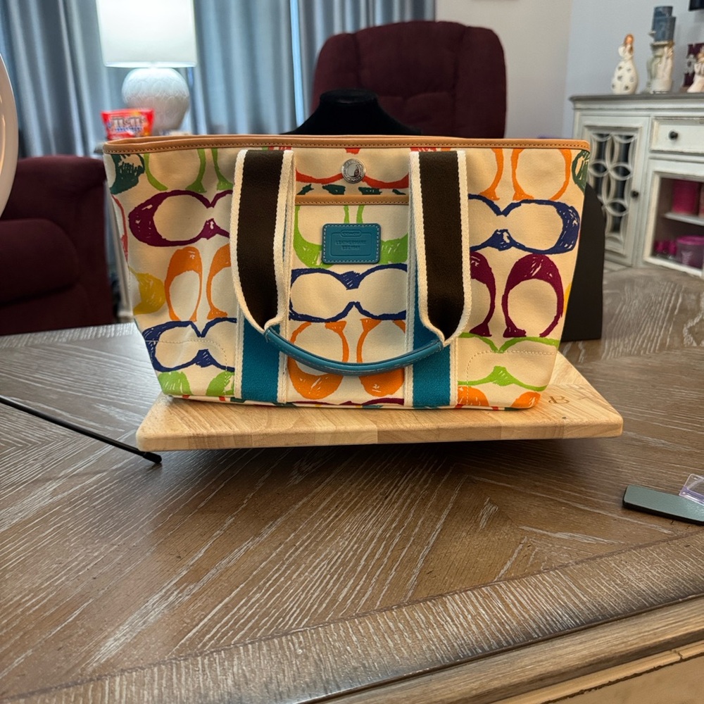 Coach Hampton Scribble Multicolor Canvas Tote Bag.
Vintage Y2K